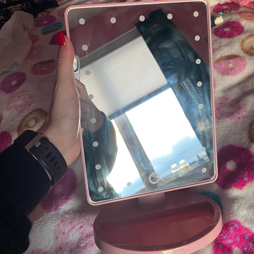 Impressions light up mirror